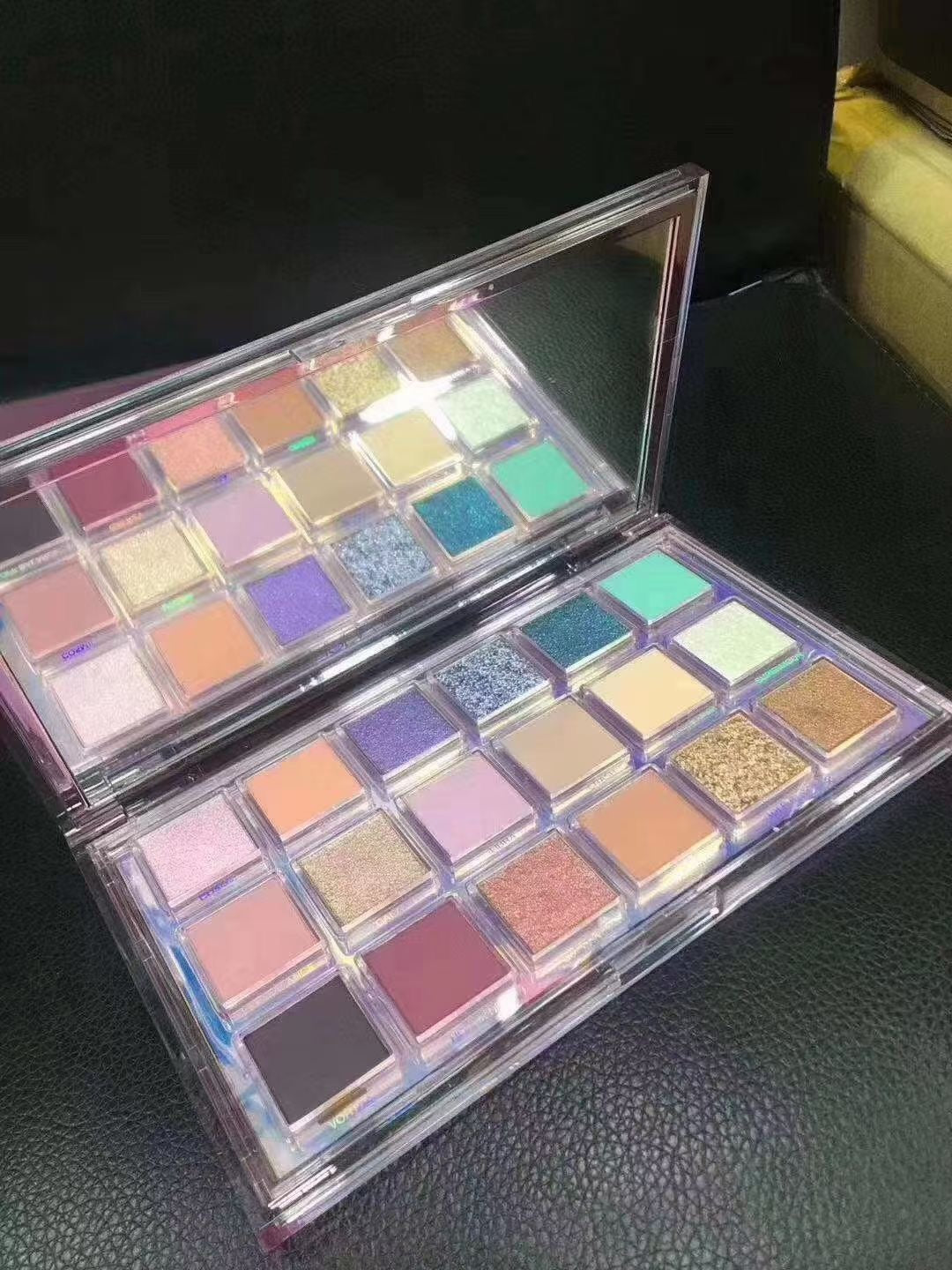 Huda Beauty19 New mercury retrograte eyeshadow palette